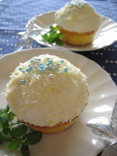 A picture of White Chocolate Rice Flour Cupcakes.