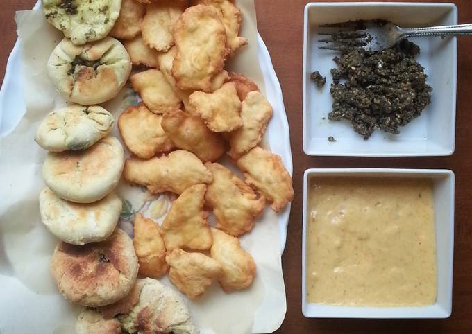 Spicy mango dipping and homemade bread dips