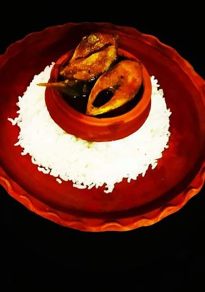 ইলিশ মাছের পাতলা ঝোল বেগুন দিয়ে (ilish macher patla jhol begun diye recipe in Bengali) রেসিপির প্রধান ছবি