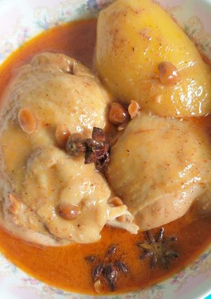 A picture of Chicken Massaman Curry.