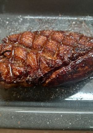 Una foto de Magret de pato con salsa de naranja y patatas fritas