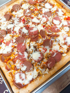 Foto resep No Knead Pizza | Pizza Tanpa Ulen, Cheese Stuffed Crust Pizza 🤍