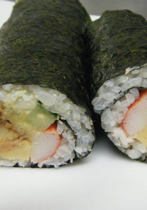 A picture of Futomaki! For Ehoumaki: Delicious Salad Sushi Rolls.