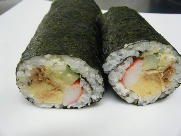 Easy Way Make Recipe Futomaki! For Ehoumaki: Delicious Salad Sushi Rolls that is Can Pamper Your Tongue, Can Spoil the Tongue}