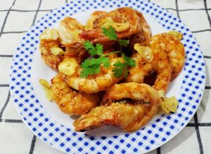 Hình của món Tôm biển kho tàu.