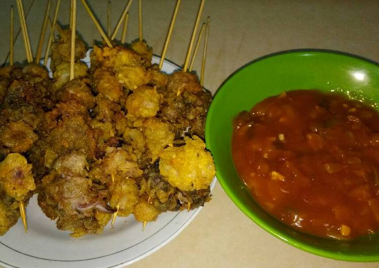 Sate cumi goreng saos celup asam manis