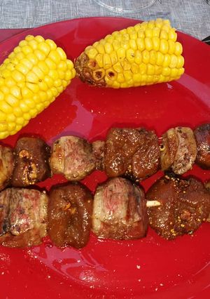 Une photo de Brochettes de magret de canard aux figues et maïs frais