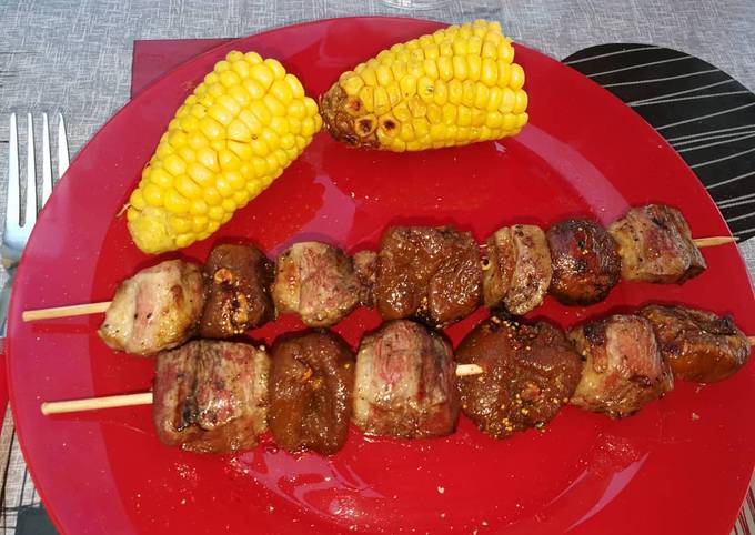 Brochettes de magret de canard aux figues et maïs frais