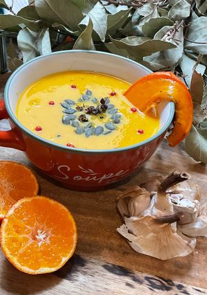 Une photo de SOUPE 🍜 POTIMARRON 🍊CLÉMENTINES 🥕CAROTTES