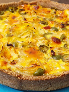 Una foto de Tarta de cebollas, aceitunas y queso 😋😋