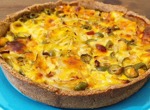 Una foto de Tarta de cebollas, aceitunas y queso 😋😋