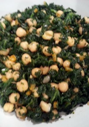 A picture of Chickpea & Spinach Salad.