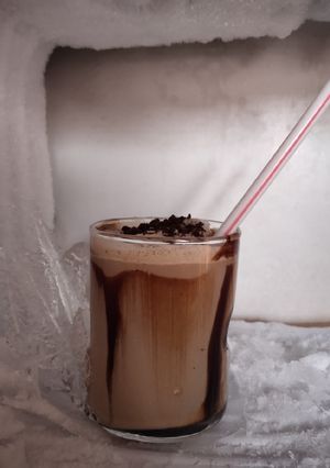 चॉकलेट - कॉफी शेक (chocolate coffee shake recipe in marathi) रेसिपी चे मुख्य फोटो 