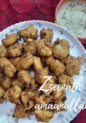 A picture of Dill Wale Mysore Bondas or Mysore Bondas with Dill Leaves.