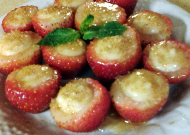 Recipe of Super Quick Marscarpone and Honey Stuffed Strawberries