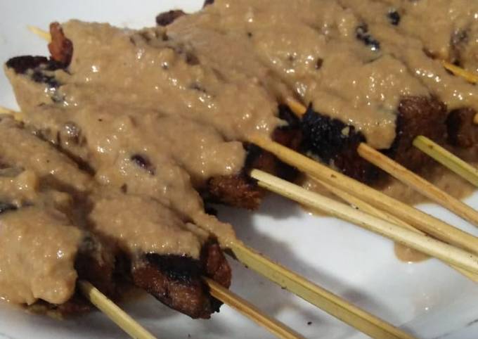 Sate Daging Sapi dengan Saus Kacang