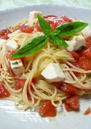 A picture of Tomato and Mozzarella Chilled Pasta.