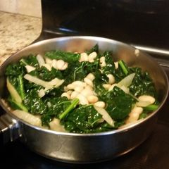 A picture of Kale & Cannellini Beans.