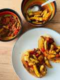 Asparagi in padella con pomodorini e petto di pollo alla soia
