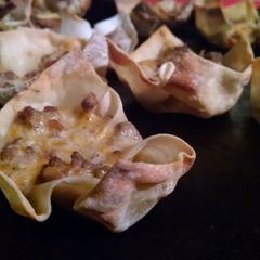 A picture of Sausage & Ranch Wonton Appetizers.