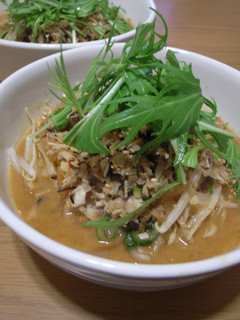 A picture of Vegetarian Dan Dan Noodles with Shredded Daikon.
