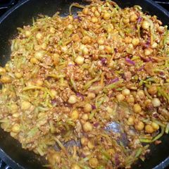 A picture of Kauaiman's famous Healthy Curried ground turkey, broccolli slaw.