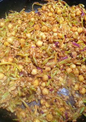 A picture of Kauaiman's famous Healthy Curried ground turkey, broccolli slaw.