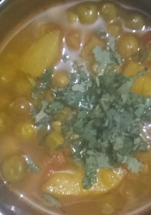 आलू मटर (Aloo matar recipe in Hindi) रेसिपी मुख्य फोटो