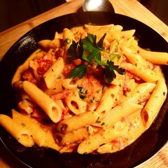 A picture of Creamy Tomato Pesto Penne.