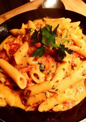 A picture of Creamy Tomato Pesto Penne.