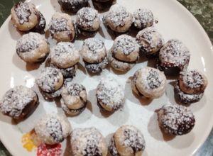 Foto di Baci di dama piemontese con mandorle nocciole e cioccolato fondente