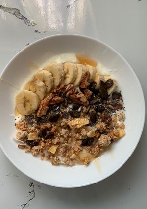 Une photo de Porridge banane et des graines 🥣