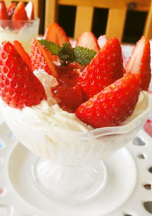 A picture of Strawberry Yogurt Custard Parfait.