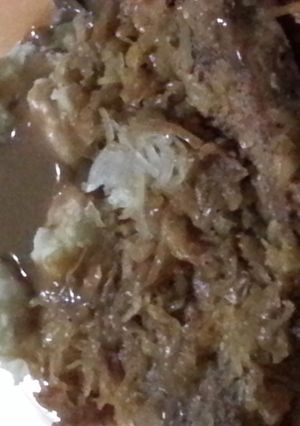 A picture of Crock pot pork chops with sauerkraut.