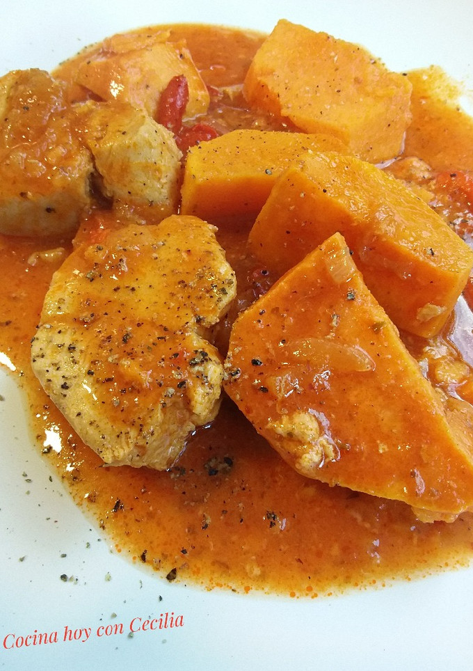 Una foto de Pechugas de pollo guisadas con boniatos