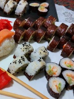 صورة لوصفة سوشي 🥰 (ماكي / اوراماكي / نيجيري) 🥢🍣