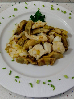 Una foto de Alcachofas salteadas con bacalao