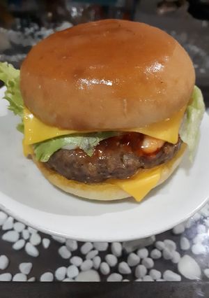 Foto resep Burger with Homemade Beef Patty