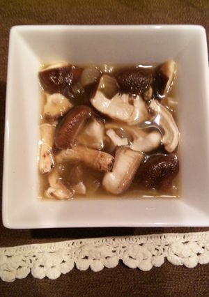 A picture of Easy Mushroom Soup With Onion Soup Stock.