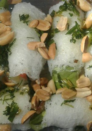 Hình của món Bánh hỏi cuốn heo quay.