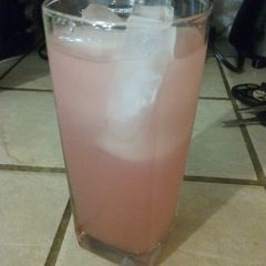 A picture of Agua fresca de sandia.