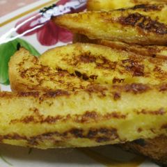 A picture of French Toast Sticks with Bread Crusts.