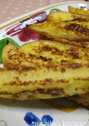 A picture of French Toast Sticks with Bread Crusts.