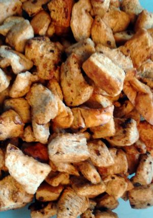 A picture of Toasted Garlic Rye Croutons.