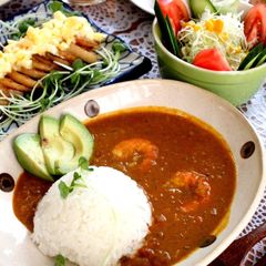 A picture of Tomato Curry with Prawns and Coconut.