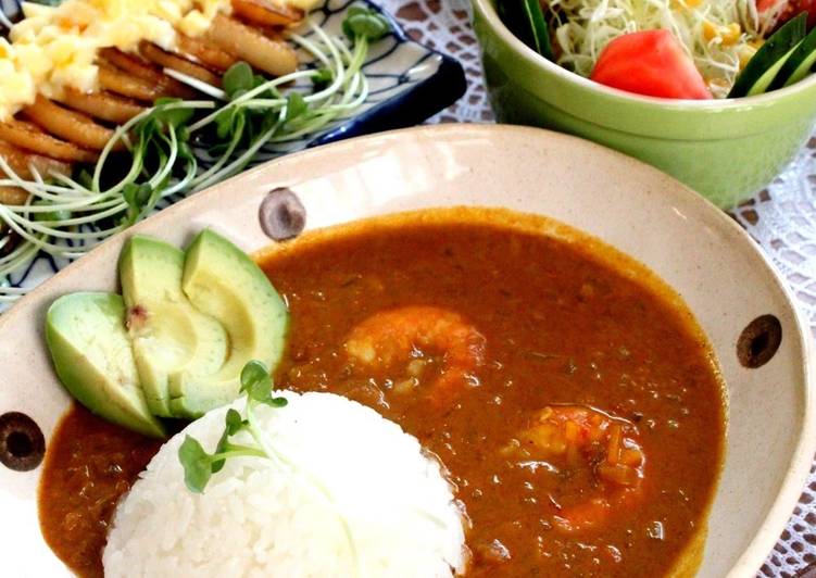 Homemade Tomato Curry with Prawns and Coconut