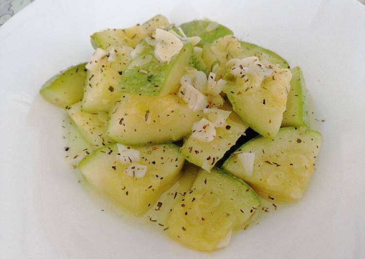 Steps to Make Ultimate Garlic Courgette