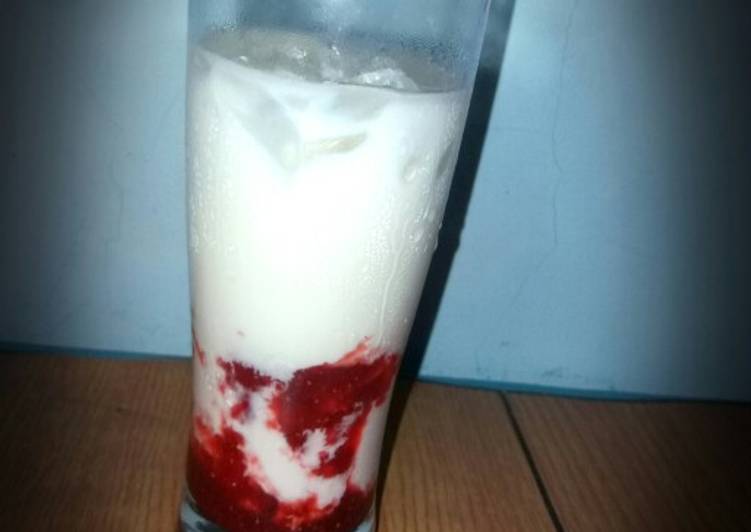 Cara Gampang Menyiapkan Korean Strawberry Milk yang Lezat