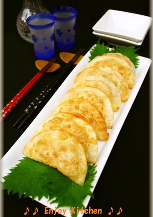 A picture of Ham and Cheese in Gyoza Wrappers.