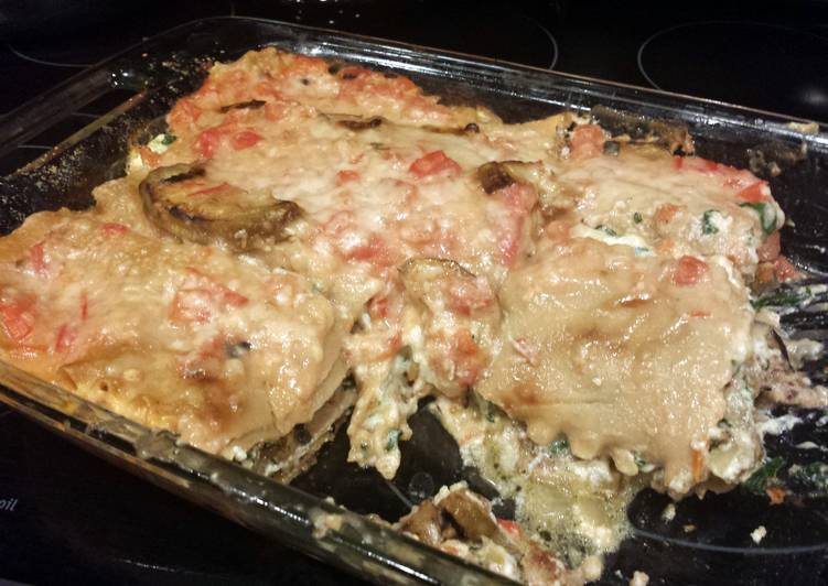 Spinach Lasagna with Sun-Dried Tomato Sauce Spinach Lasagna with Sun-Dried Tomato Sauce